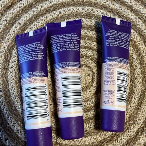 3X STAY MATTE LIQUID MOUSSE FOUNDATION 010 light porcelain - Picture 3 of 3